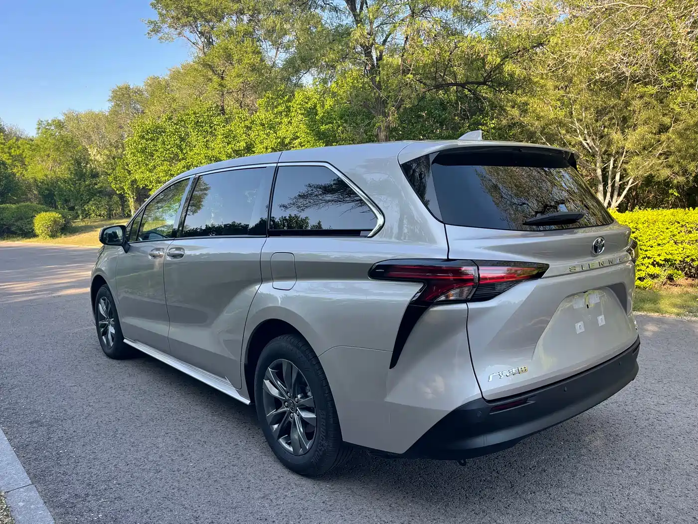 Toyota Sienna 2026 Model 2.5L Hybrid 2WD Comfort Edition фото 14