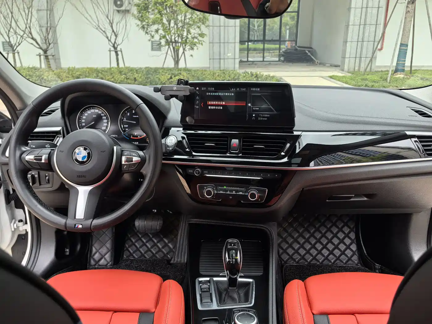 BMW 1 Series 2023 125i M Sport Shadow Edition фото 12