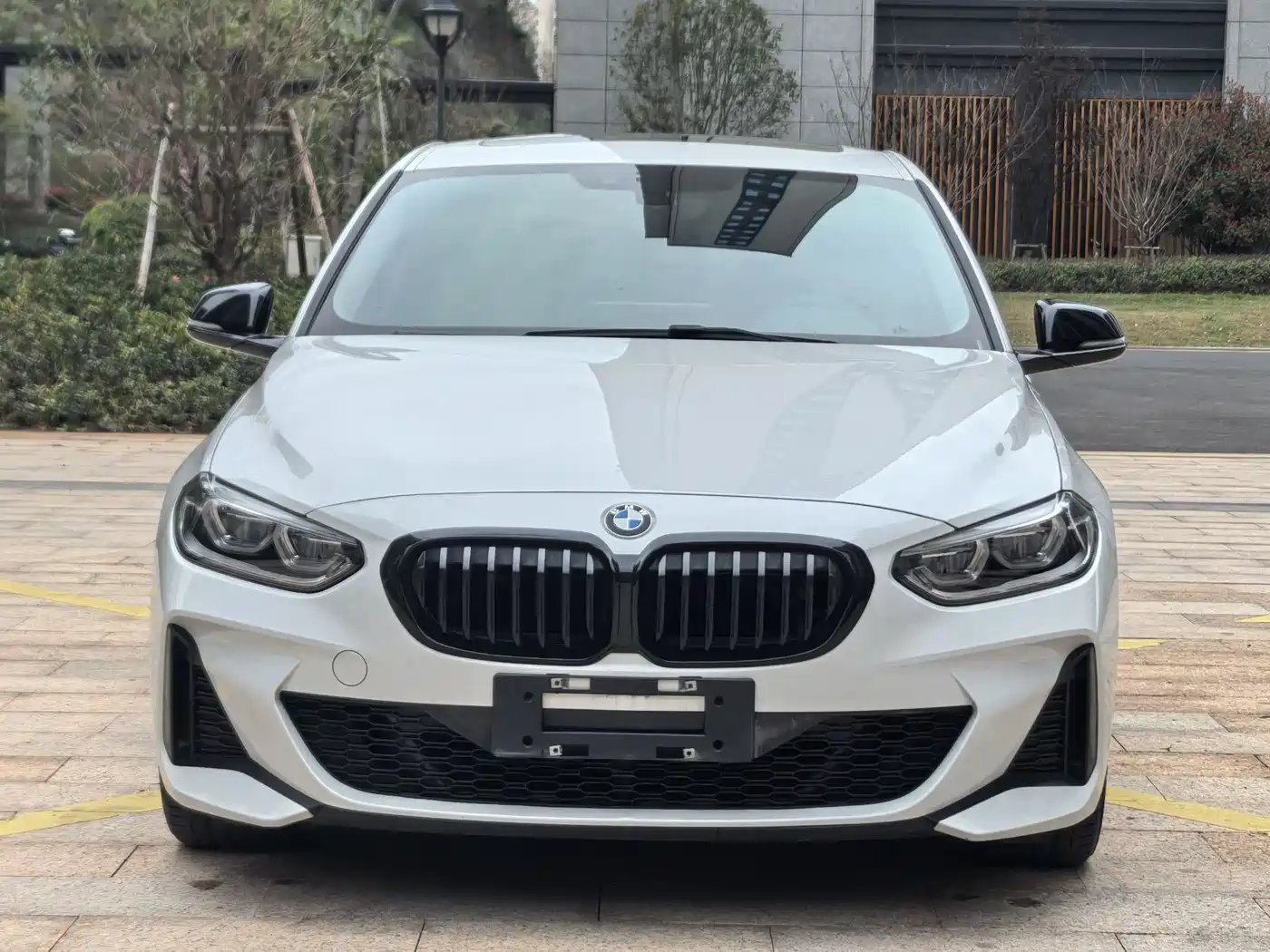 BMW 1 Series 2023 125i M Sport Shadow Edition фото 2