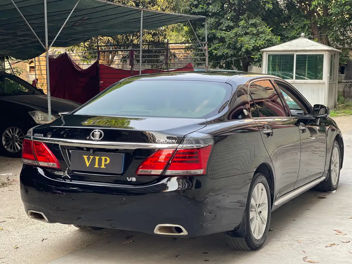 Toyota Crown 2012 2.5L Royal Leather Edition фото 4
