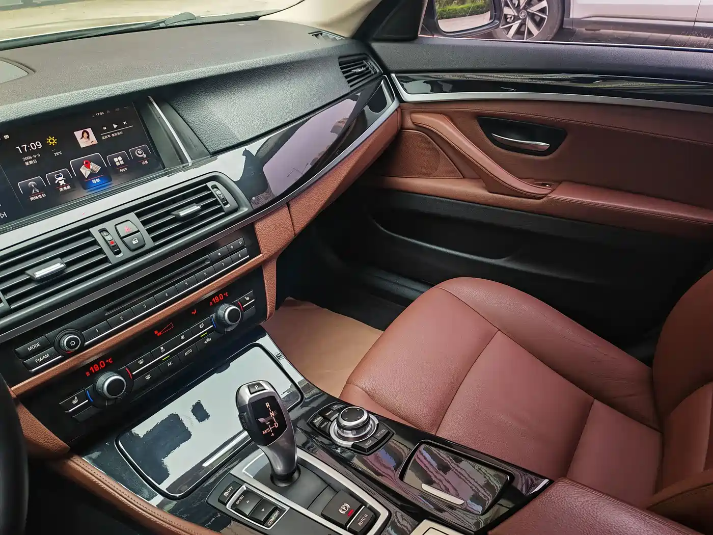 BMW 5 Series 2017 520Li Classic Edition фото 12
