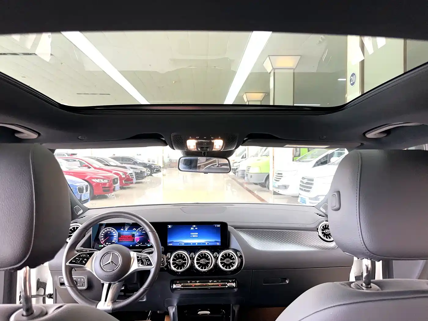 MERCEDES-BENZ GLA