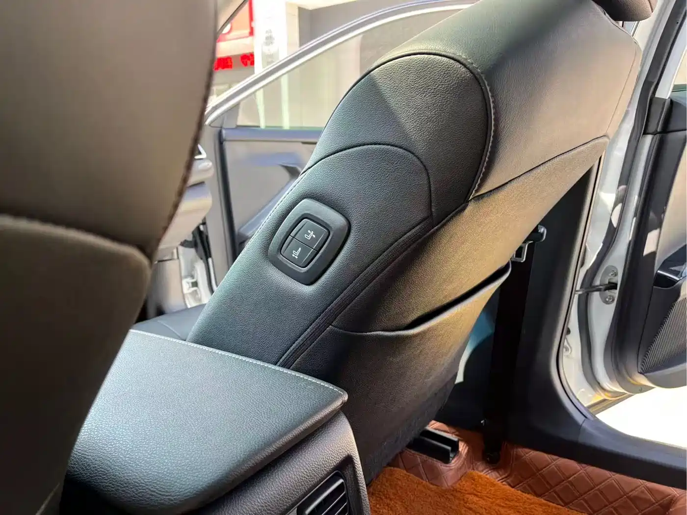 Toyota Camry 2019 2.5G Luxury Edition China VI фото 15