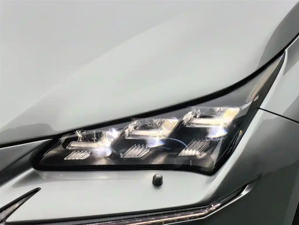 Lexus NX 2015 200t AWD F SPORT фото 16
