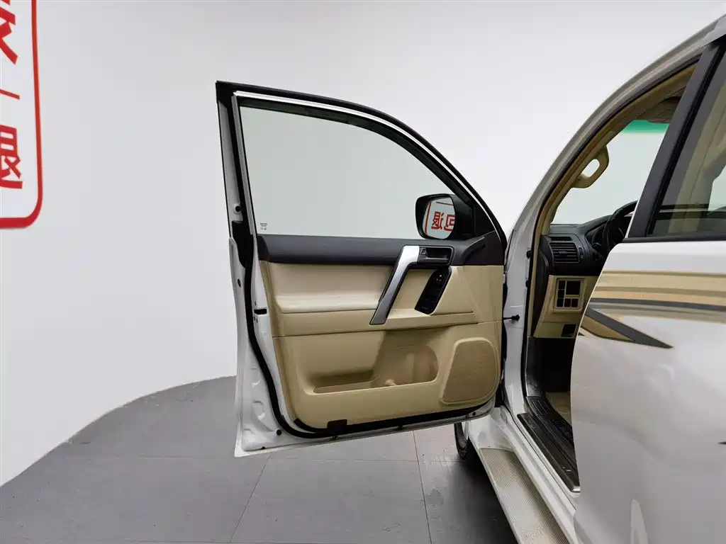 Toyota Prado 2015 2.7L Automatic Standard фото 8