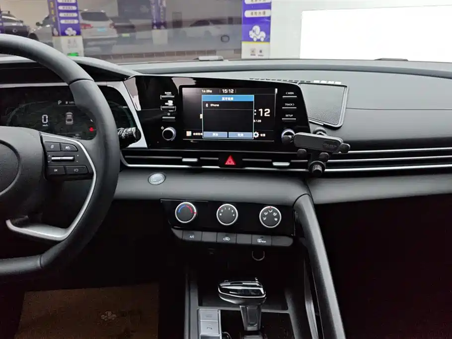 Hyundai Elantra 2023 1.5L CVT GLX Elite Edition фото 13