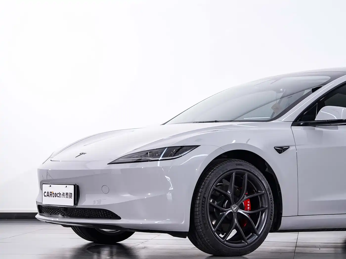 Tesla Model 3 2026 2025 Model Year Facelift Rear-Wheel Drive