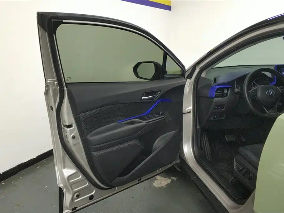 Toyota C-HR 2022 2.0L Leading Edition фото 7