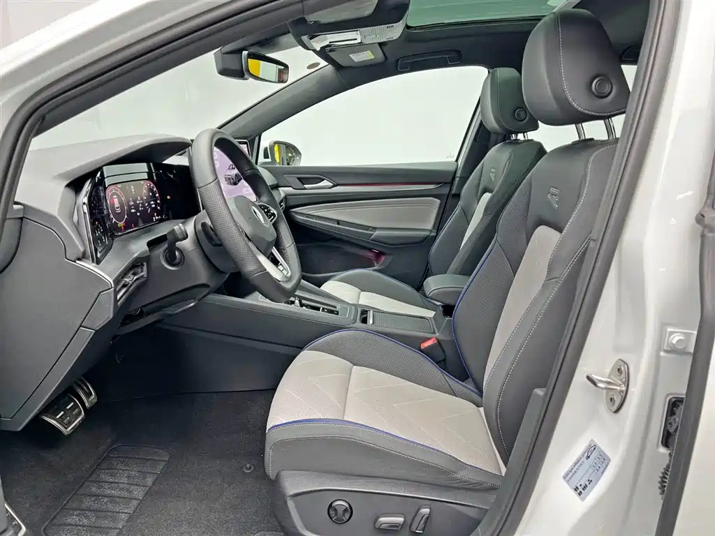 Volkswagen Golf 2025 300TSI R-Line фото 14