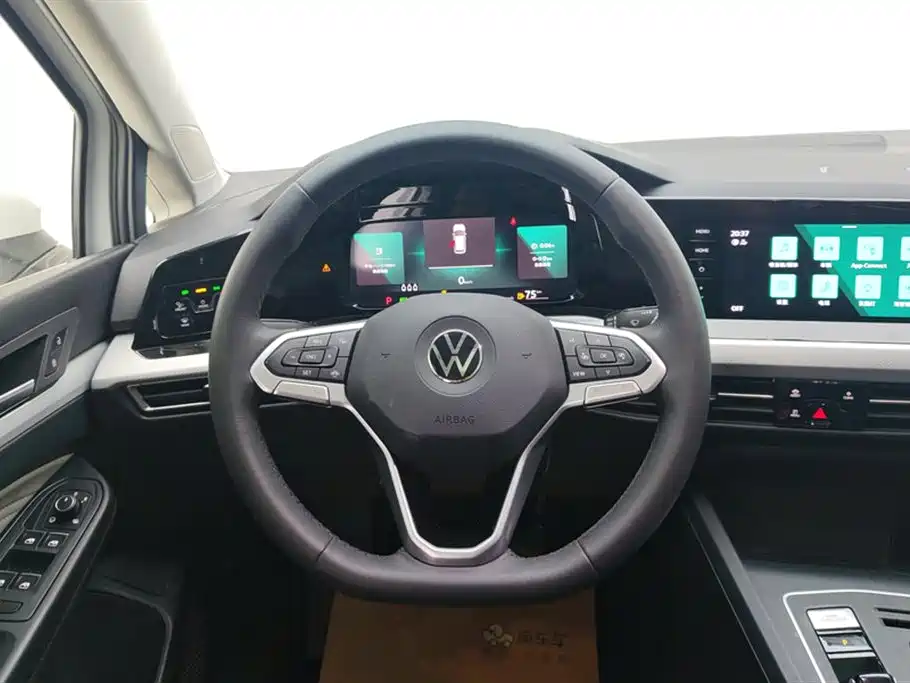 Volkswagen Golf 2023 Facelift 280TSI DSG Pro фото 15
