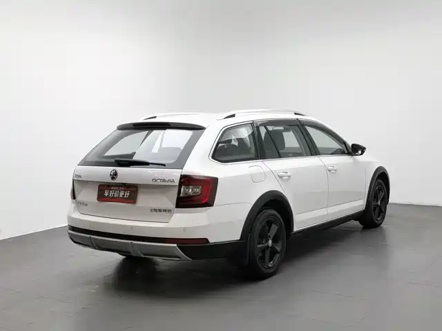 Škoda Octavia 2018 Model Wagon TSI230 DSG Comfort Edition — фото 2