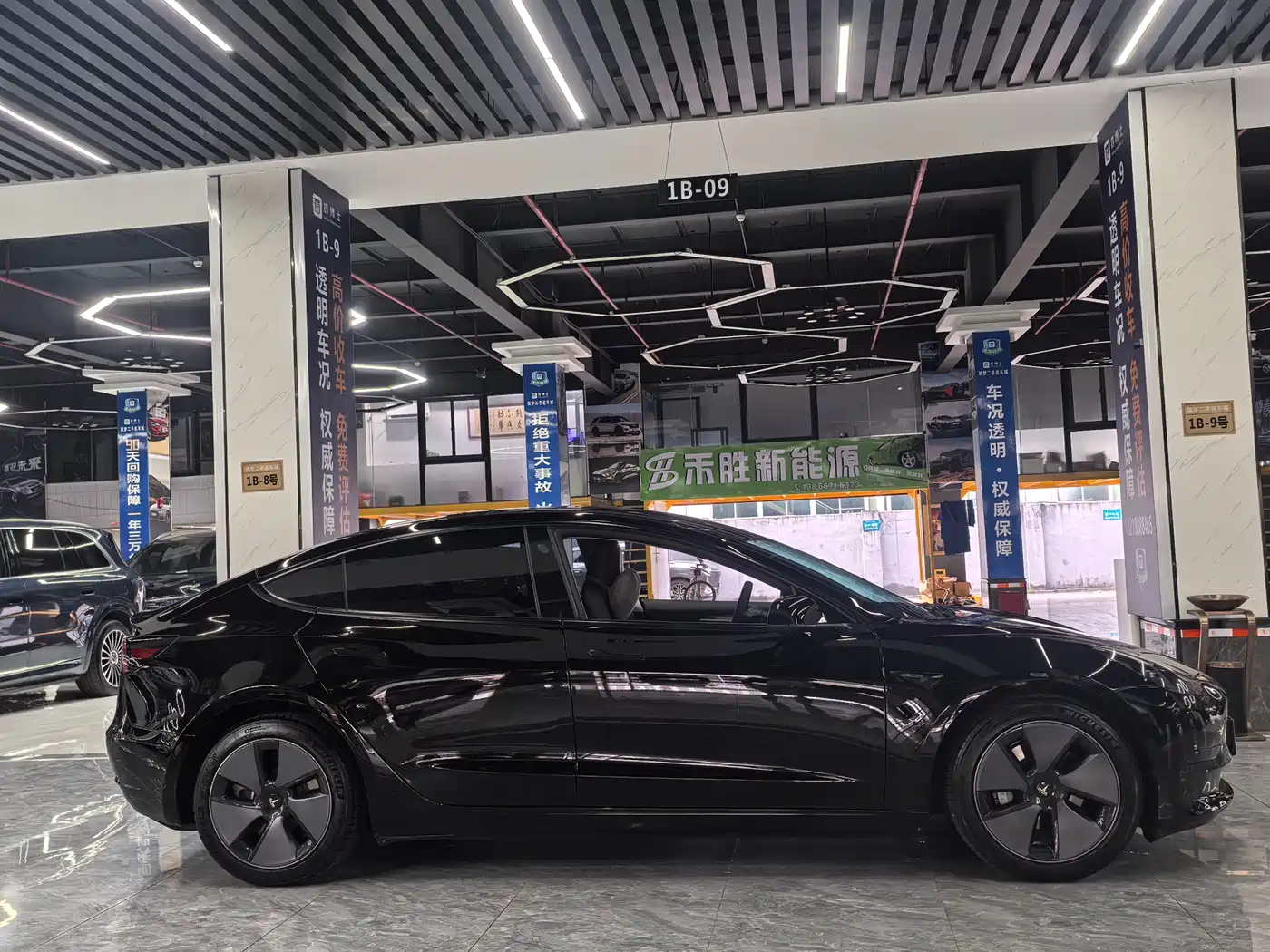 TESLA MODEL 3