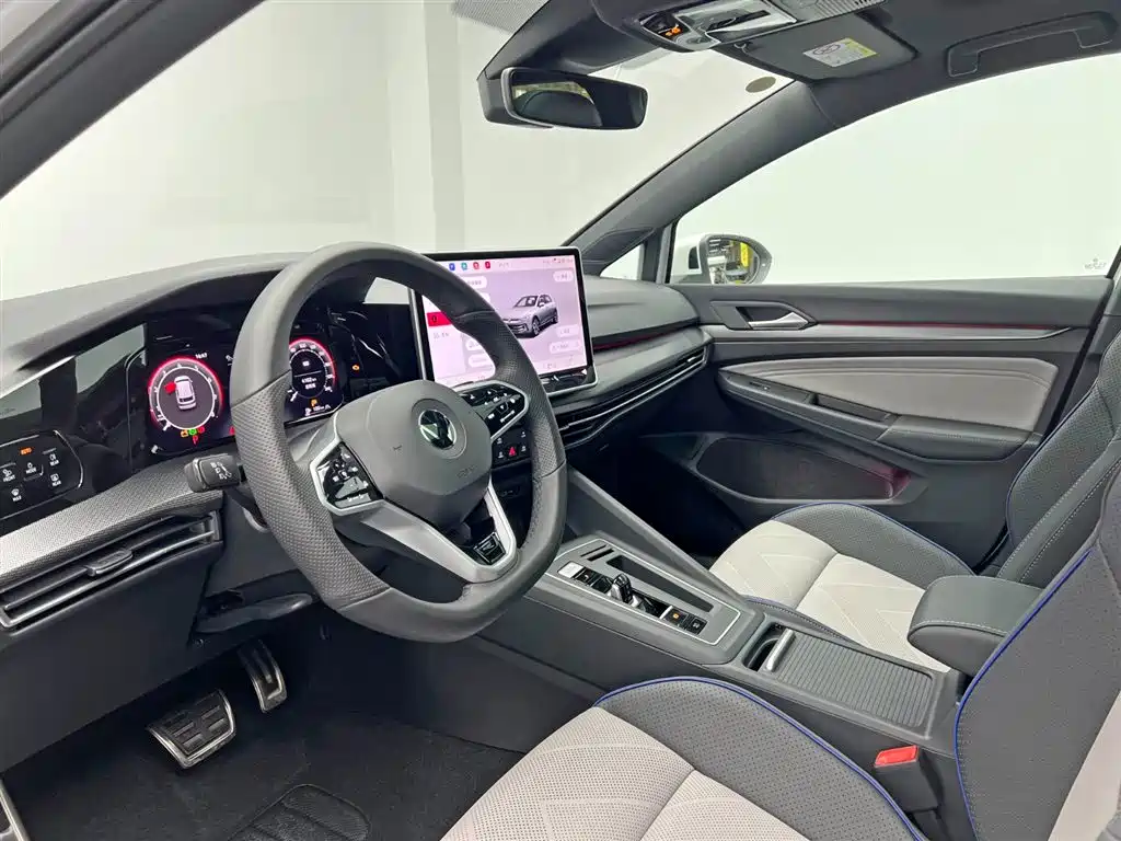Volkswagen Golf 2025 300TSI R-Line фото 13