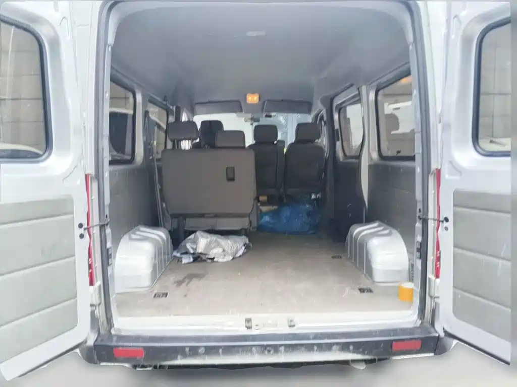 Dongfeng Yufeng Yufeng 2020 2020 Model 2.3T Economy Standard Edition Logistics Vehicle Short Wheelbase Medium Roof 5-9 Seats WP2.3