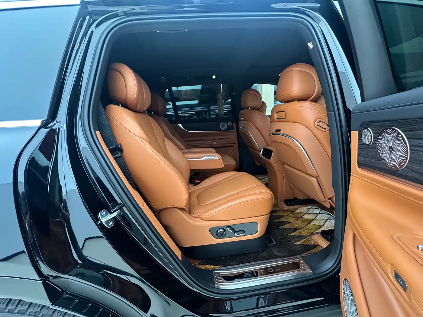 AITO Wenjie AITO M9 2024 Range Extender Max Edition 42kWh 6-seater фото 20