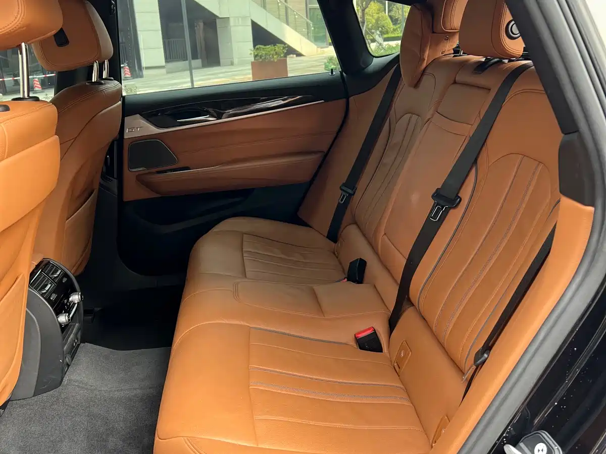 BMW 6 Series GT 2020 630i M Sport Package фото 10
