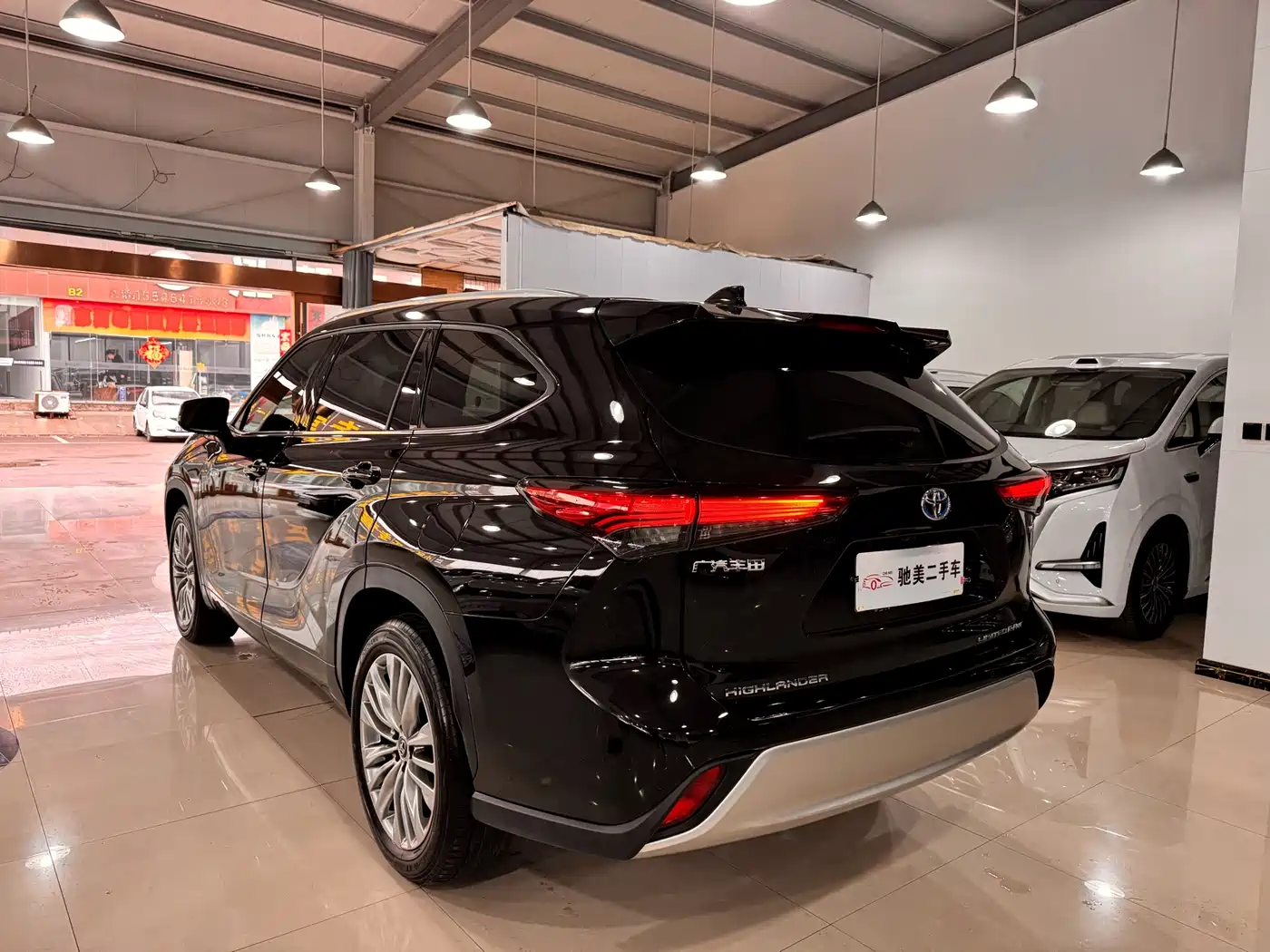 Toyota Highlander 2023 2.5L Smart Hybrid Dual Engine AWD Ultimate 7-Seater фото 6