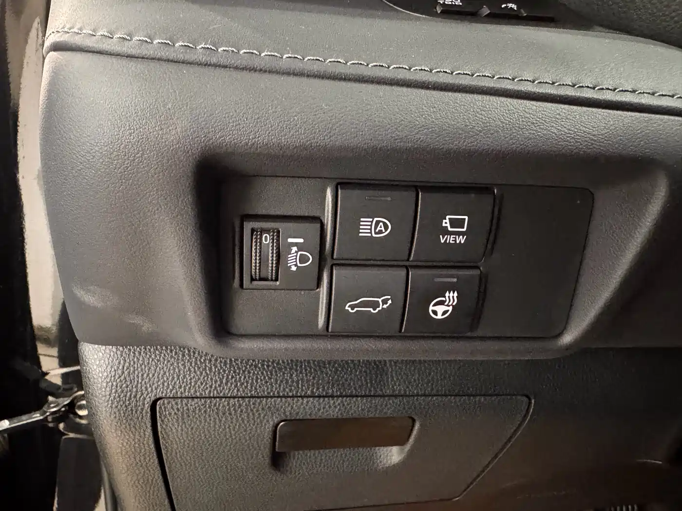Toyota Highlander 2023 2.5L Smart Hybrid Dual Engine AWD Ultimate 7-Seater фото 22