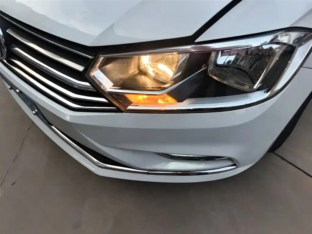 Volkswagen Bora 2017 1.6L Manual Fashion Edition фото 24