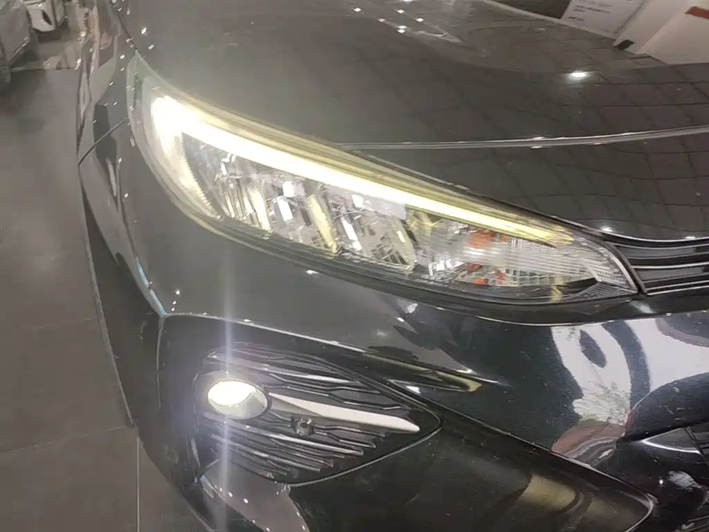 Toyota Wildlander 2020 Dual Engine 2.5L E-CVT FWD Luxury фото 13