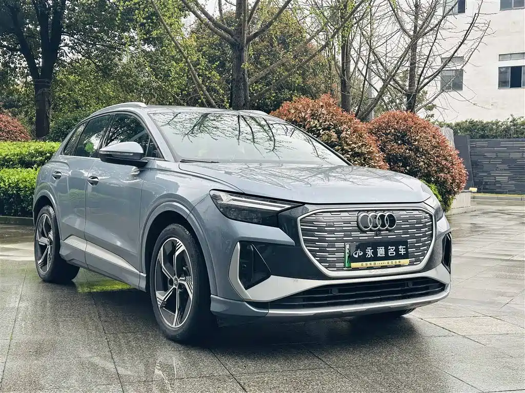 AUDI Q4 E TRON
