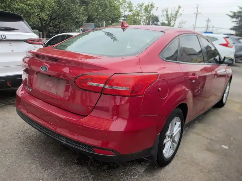 Фото 7 - Ford Focus
