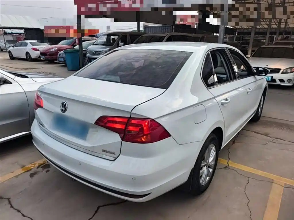Volkswagen Bora 2017 1.6L Manual Fashion Edition фото 7