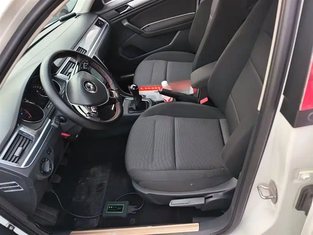 Volkswagen Bora 2017 1.6L Manual Fashion Edition фото 15