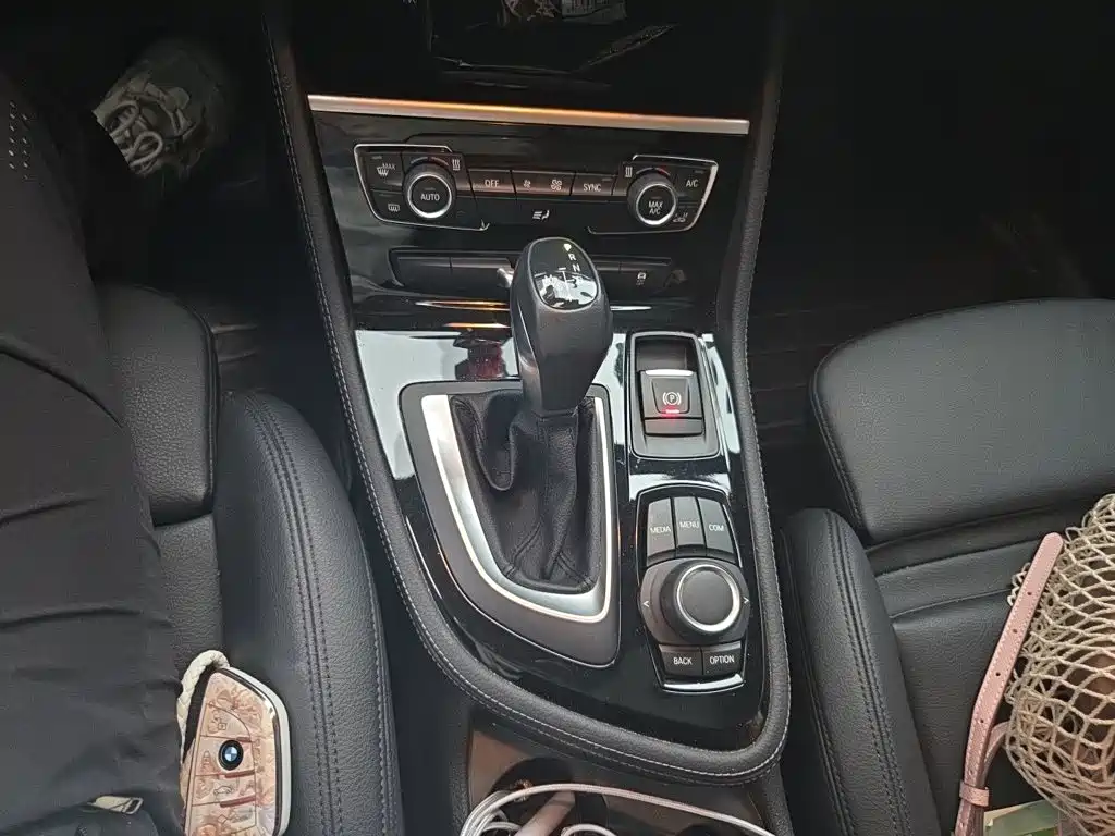 صورة 10 - BMW 2 Series Touring