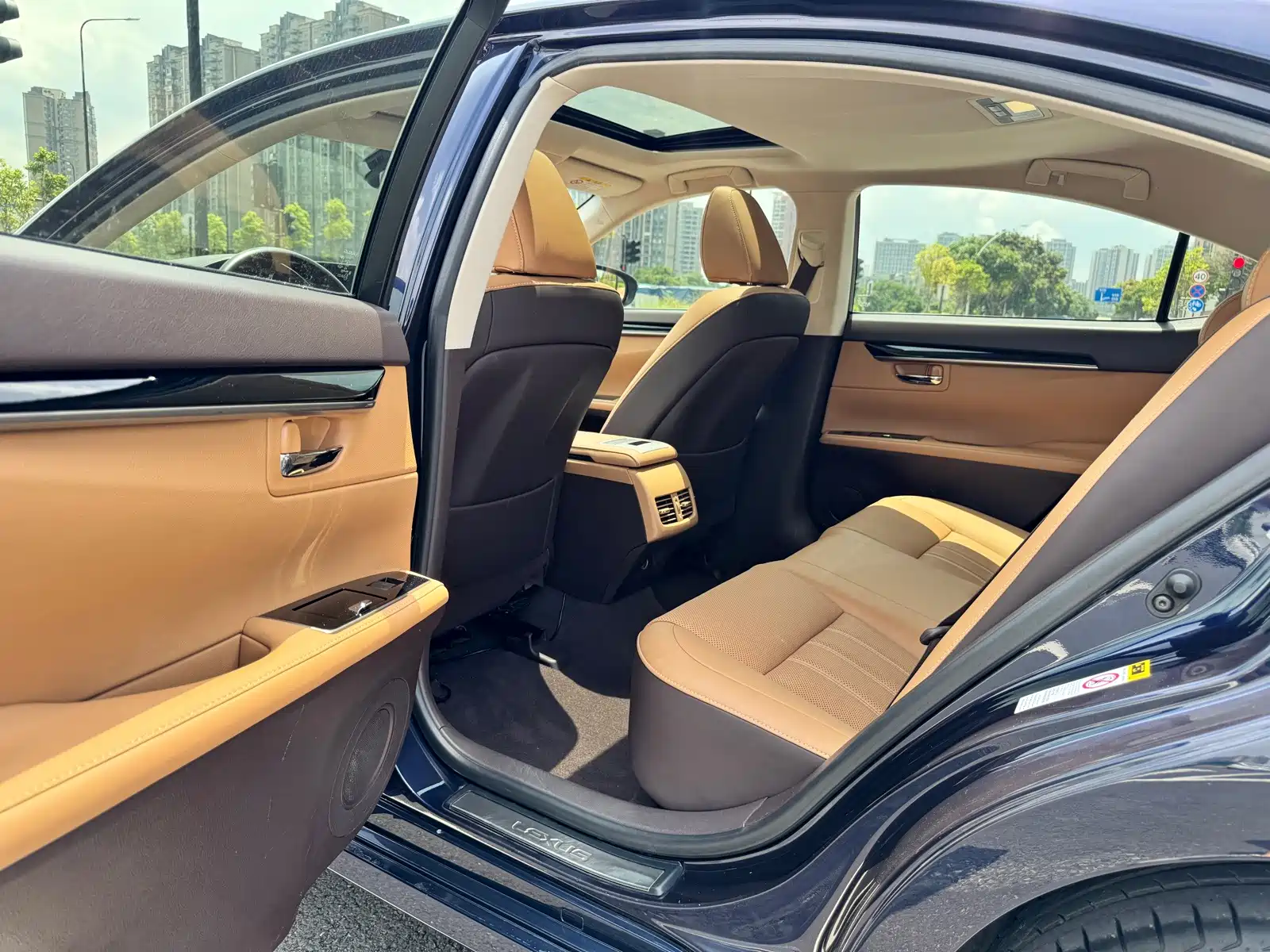 Фото 6 - Lexus ES