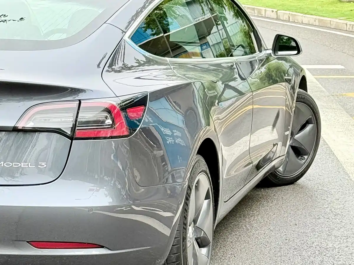 Фото 8 - Tesla Model 3