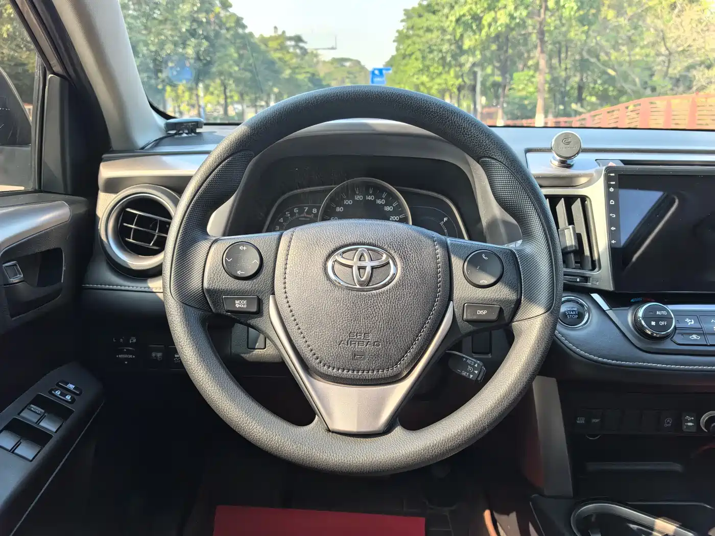 Toyota RAV4 Rongfang 2016 2.0L CVT 2WD Trend (China V) фото 14
