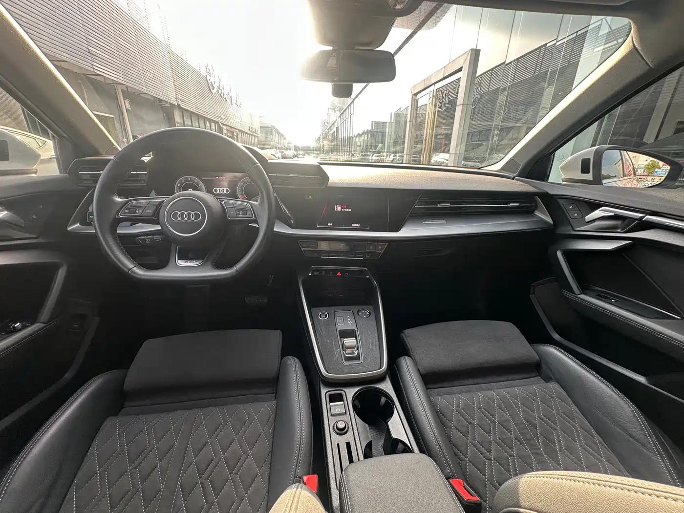 Audi A3 2023 Facelift A3L Limousine 35 TFSI Luxury Sport фото 5