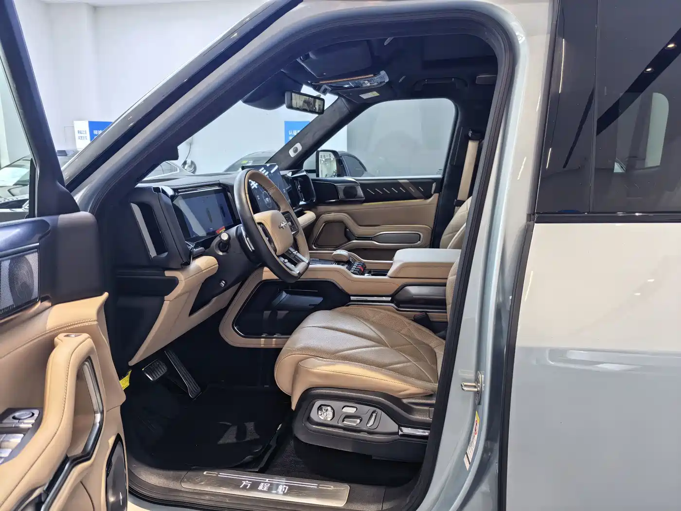 Fang Cheng Bao Leopard 8 2025 2025 Zhiyong Flagship 7-Seater