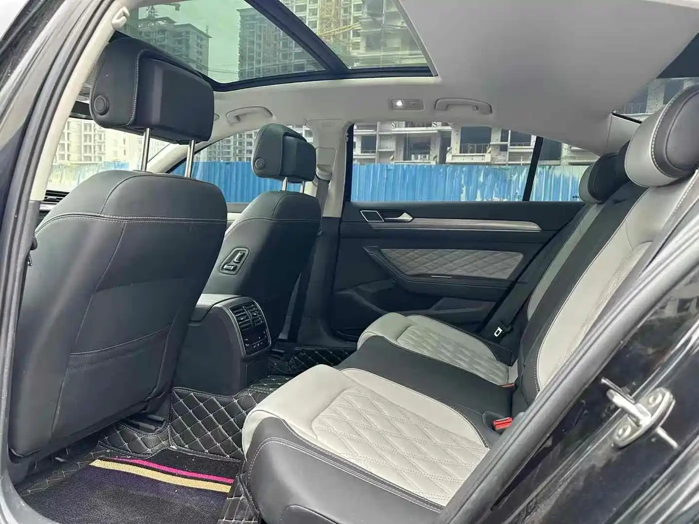 Volkswagen Magotan 2023 Model 2 Million Commemorative Edition 330TSI DSG Luxury фото 6