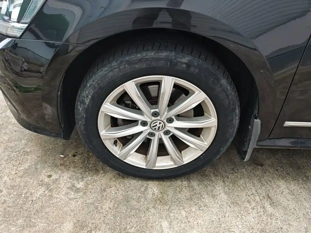 Фото 23 - Volkswagen Passat