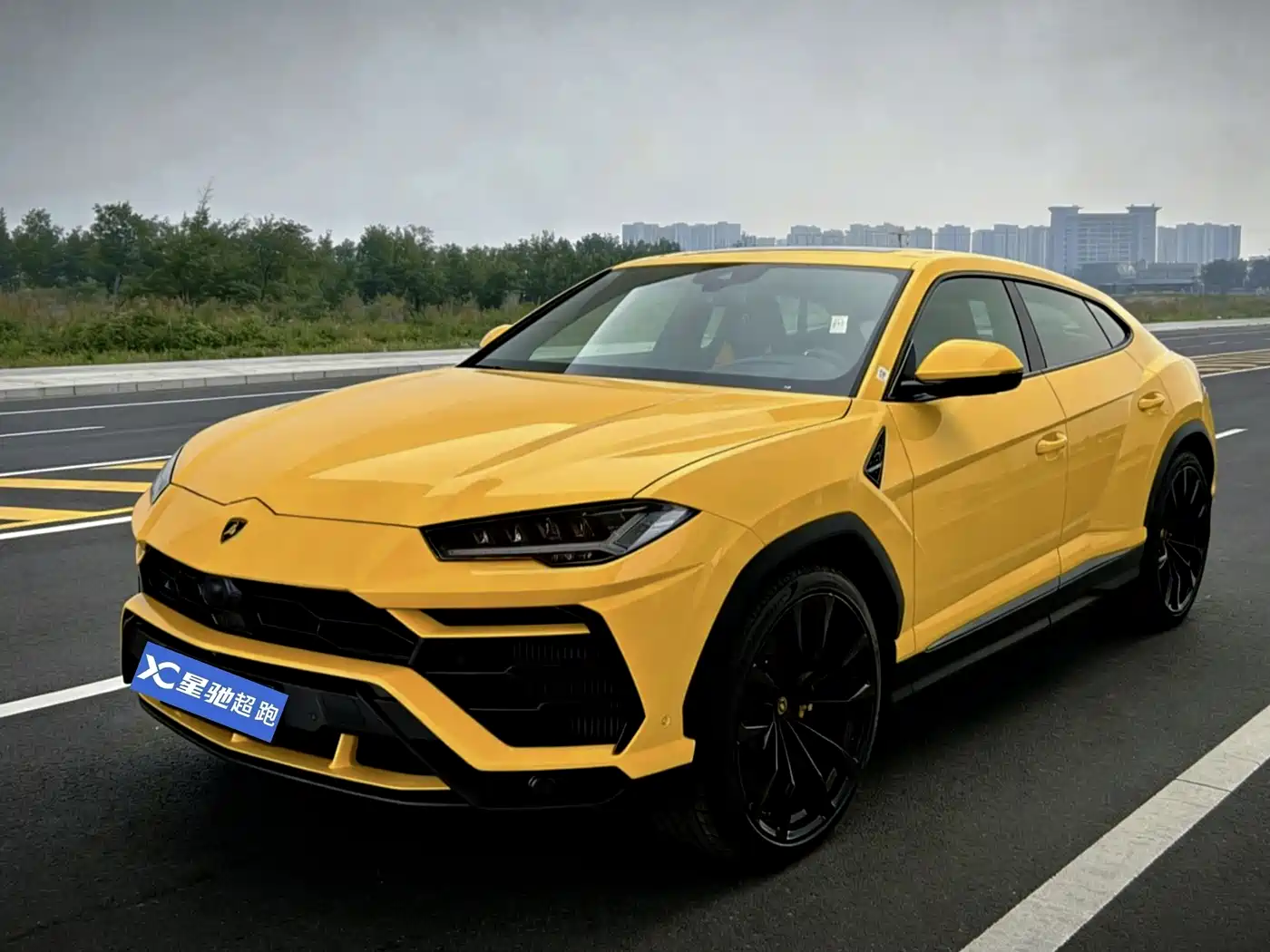 LAMBORGHINI URUS