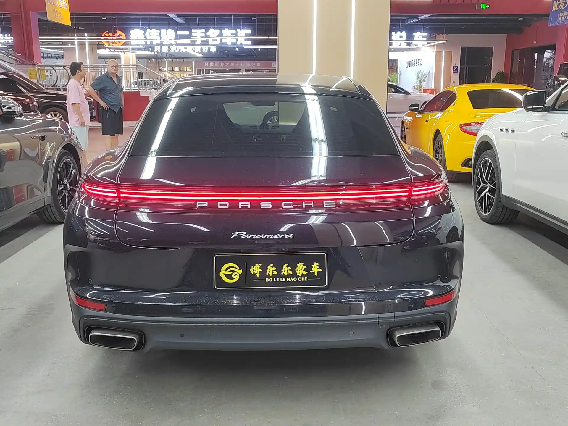 Фото 18 - Porsche Panamera