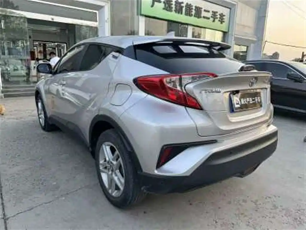 Toyota C-HR 2021 2.0L Comfort Edition фото 6