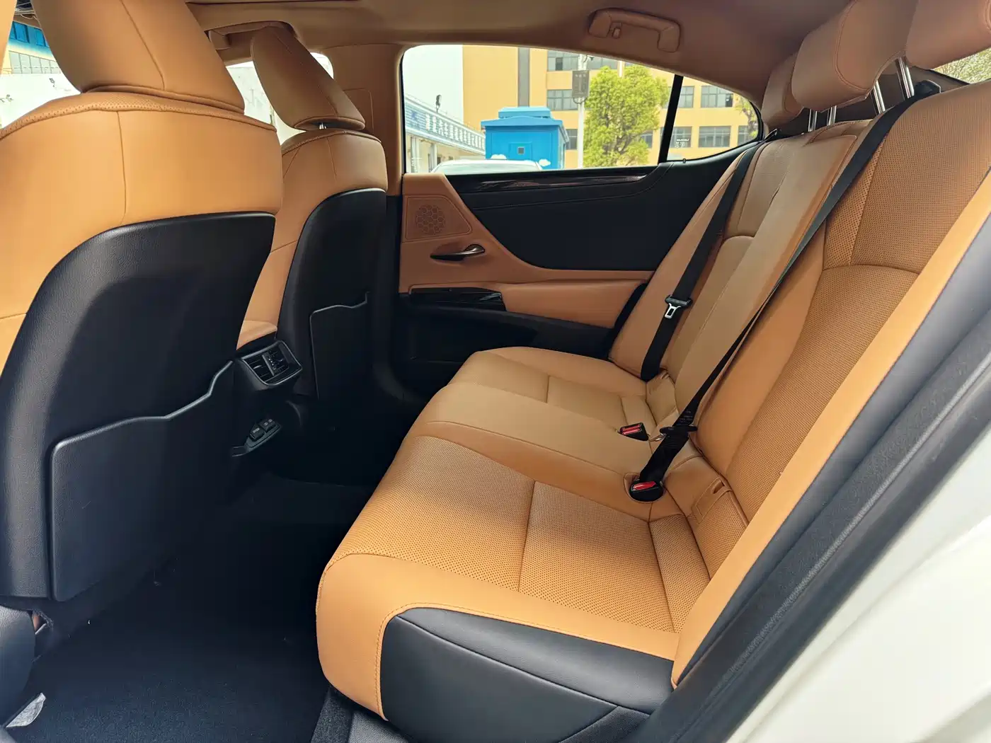 Lexus ES 2022 200 Excellence Edition фото 6