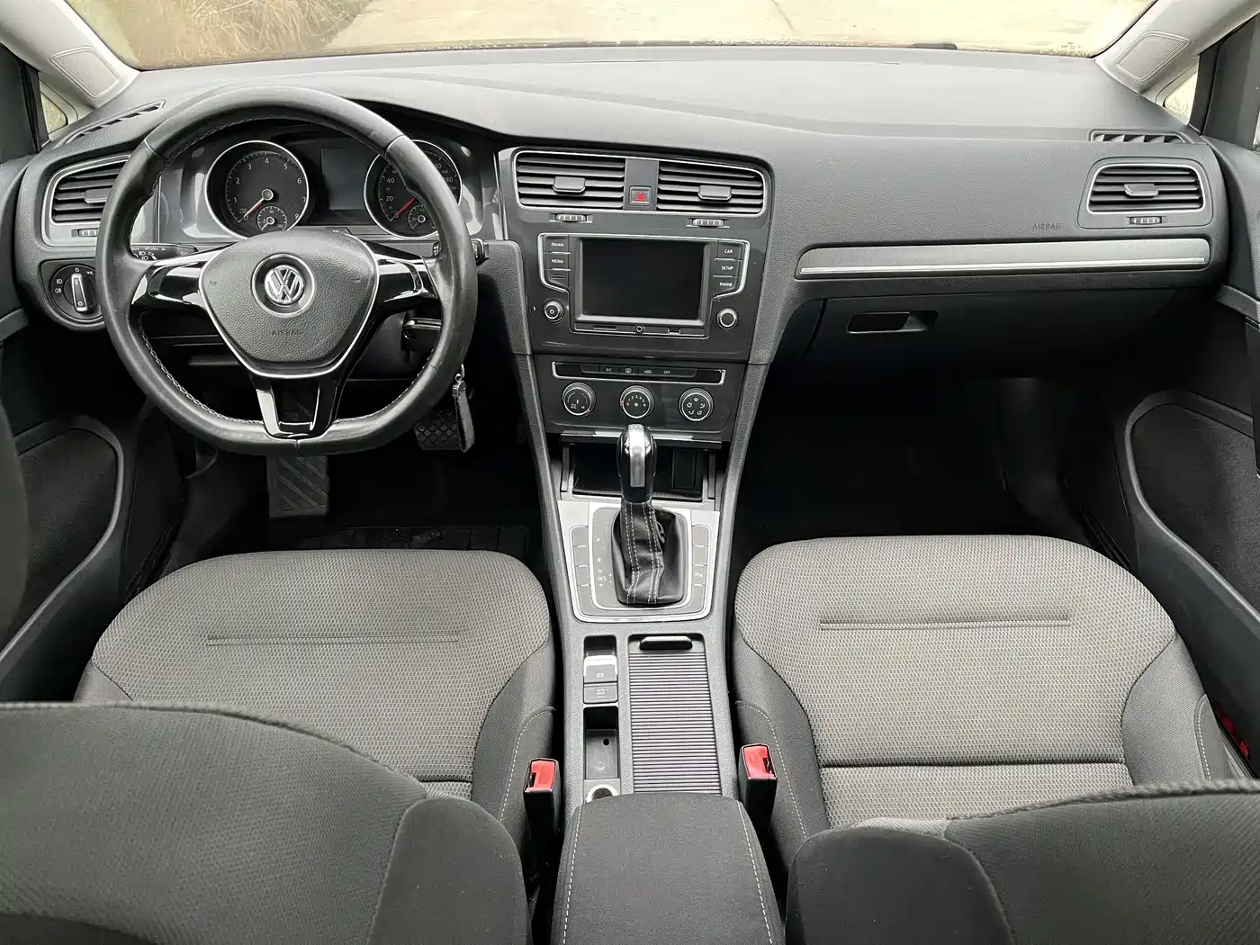 Volkswagen Golf 2017 230TSI Auto Comfort Millionth Anniversary Edition фото 10