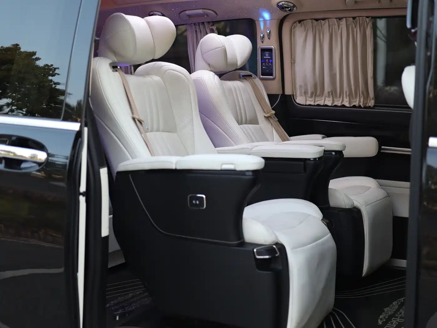 Mercedes-Benz V-Class 2018 V 260 L Premium Long Wheelbase Edition China VI фото 32