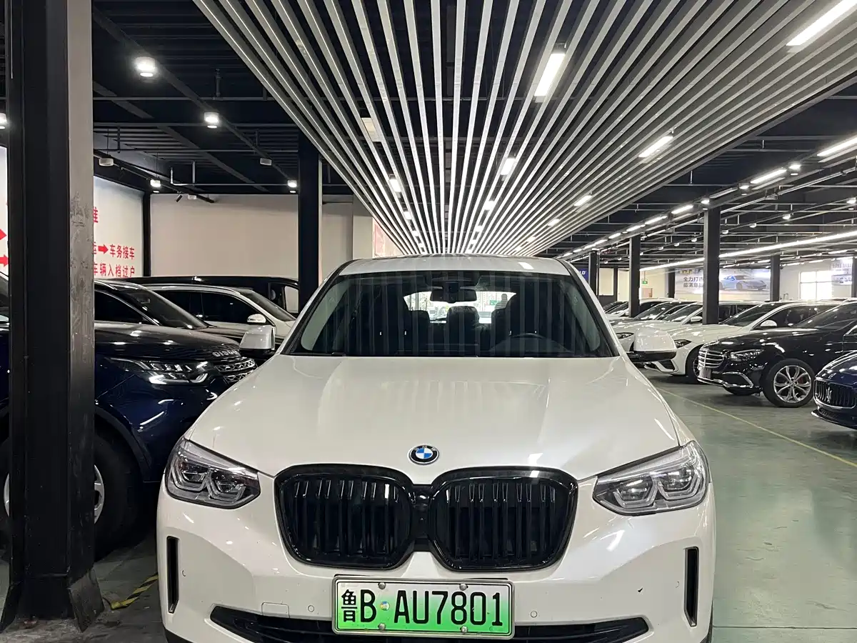 BMW IX3