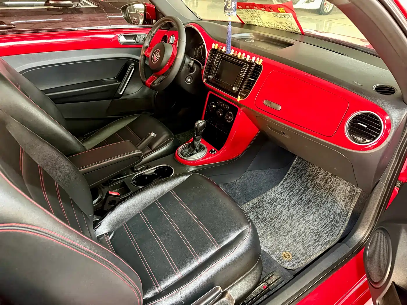 Volkswagen Beetle 2017 180TSI Style фото 10