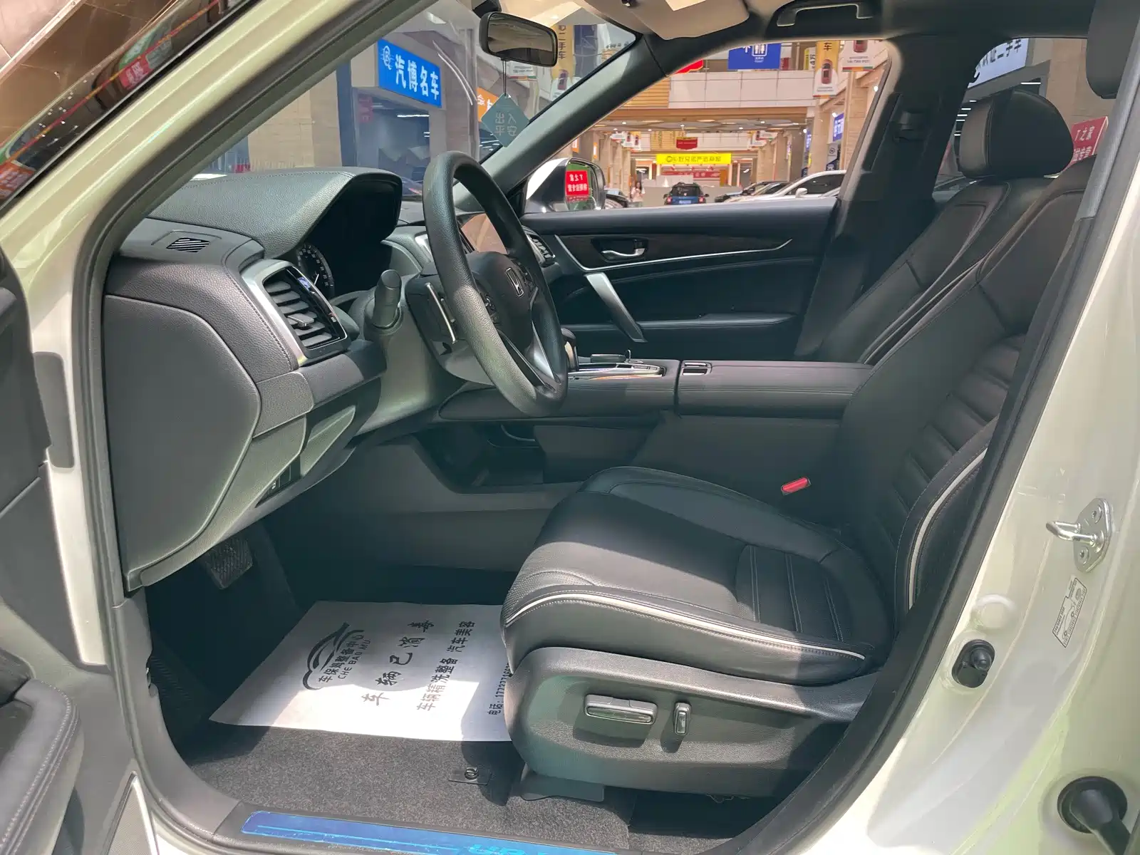 Фото 8 - Honda UR-V