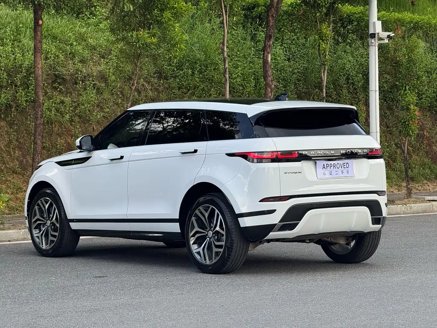 Land Rover Range Rover Evoque 2022 Range Rover Evoque L 200PS R-Dynamic Standard Elite Edition фото 7