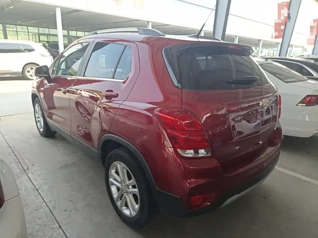 Photo 5 - Chevrolet Trax