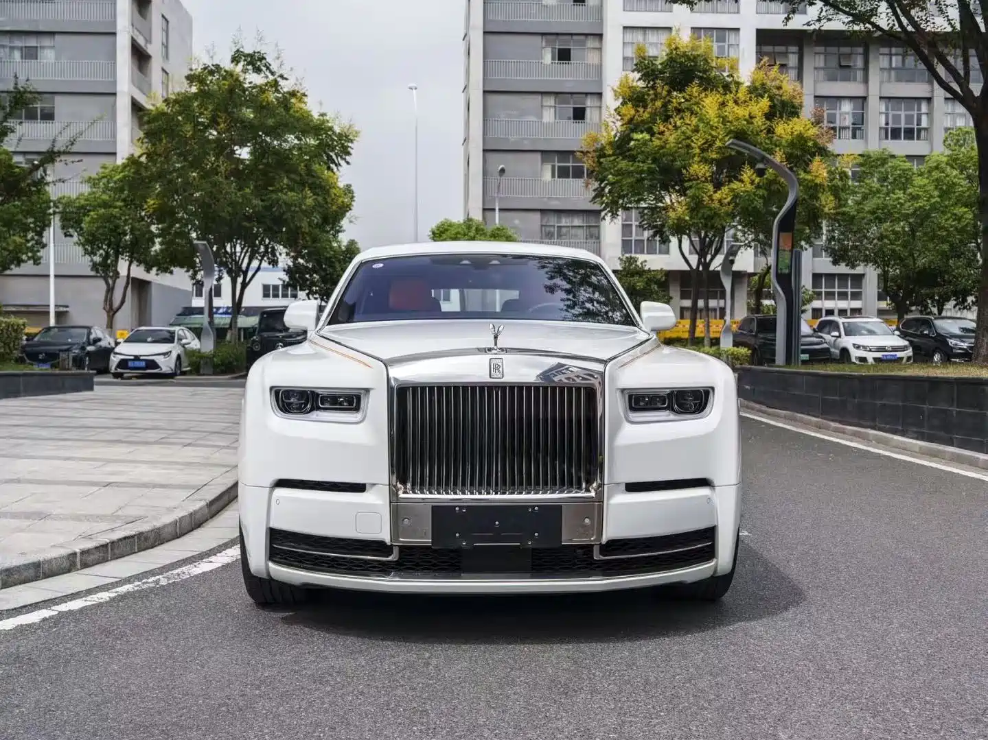 Фото 1 - Rolls-Royce Phantom