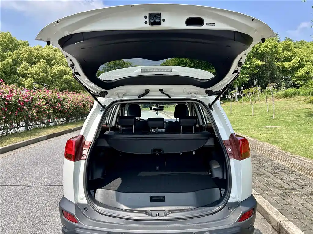 Toyota RAV4 Rongfang 2015 2.5L Automatic 4WD Elite Edition фото 8