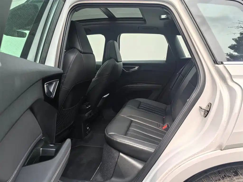 Audi Q4 e-tron 2025 2024 40 e-tron Pioneer Edition